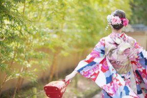着物を着た女性